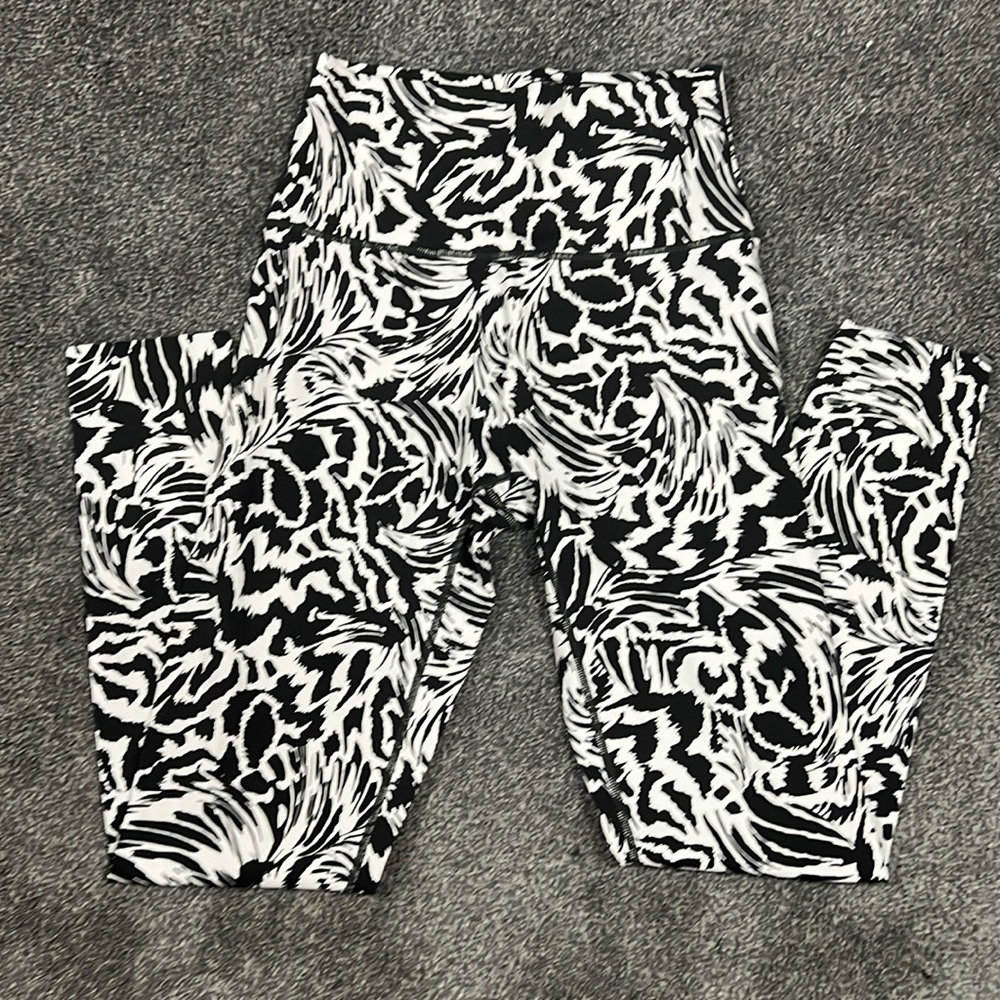 Black and white yoga pants